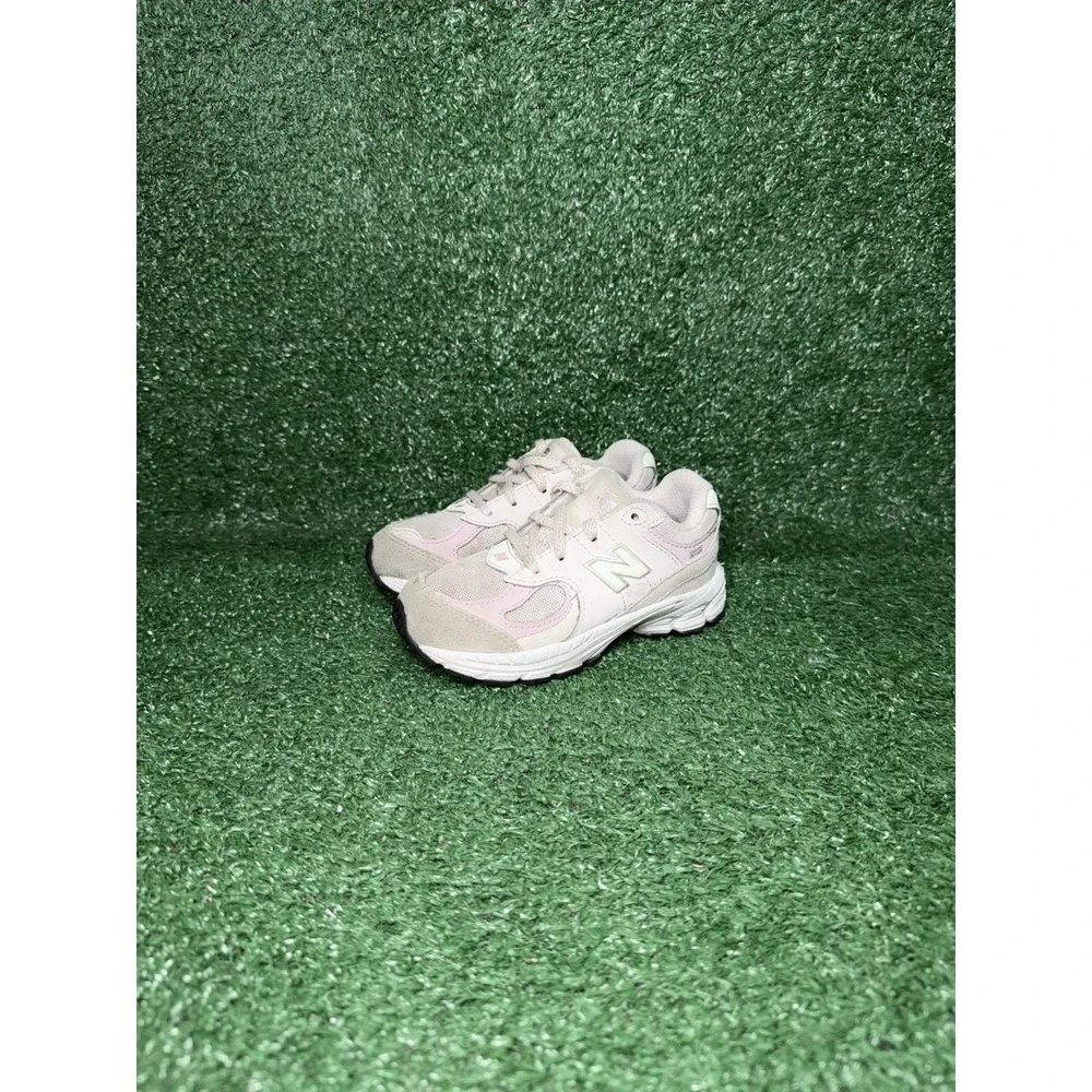 New Balance 2002R Toddler Size 9C Pink Walking Shoes Casual Comfort Sneakers
